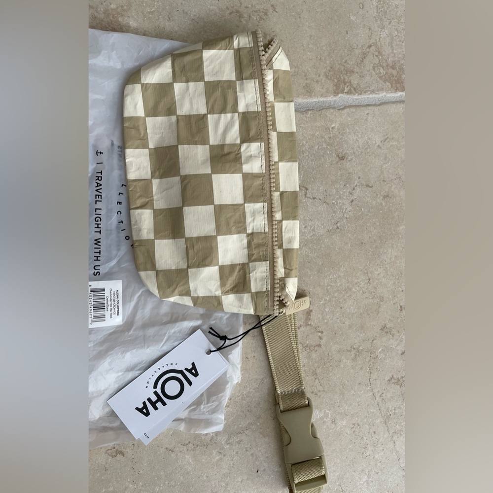 ALOHA Collection Checkmate Mini Hip Bag - Picture 4 of 7